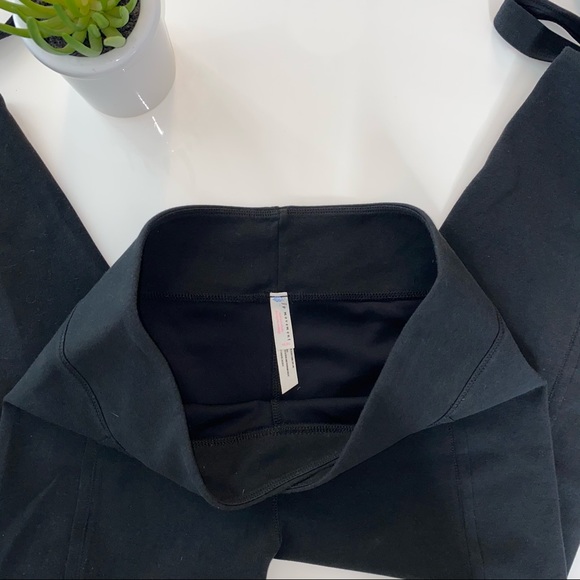 ❤️🚫SOLD🚫❤️Free People Movement Turnout Leggings - Picture 10 of 11